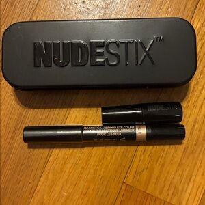 NUDESTIX Magnetic Luminous Eye Color in Shimmering Lilith with Black Case New